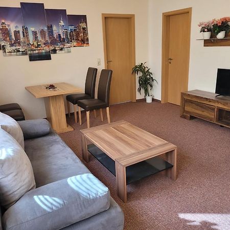 Apartment - Gaestewohnung - Unterkunft Monteure 켐니츠 외부 사진
