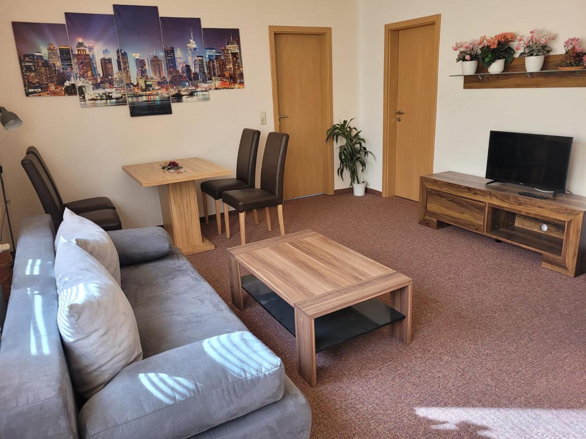 Apartment - Gaestewohnung - Unterkunft Monteure 켐니츠 외부 사진