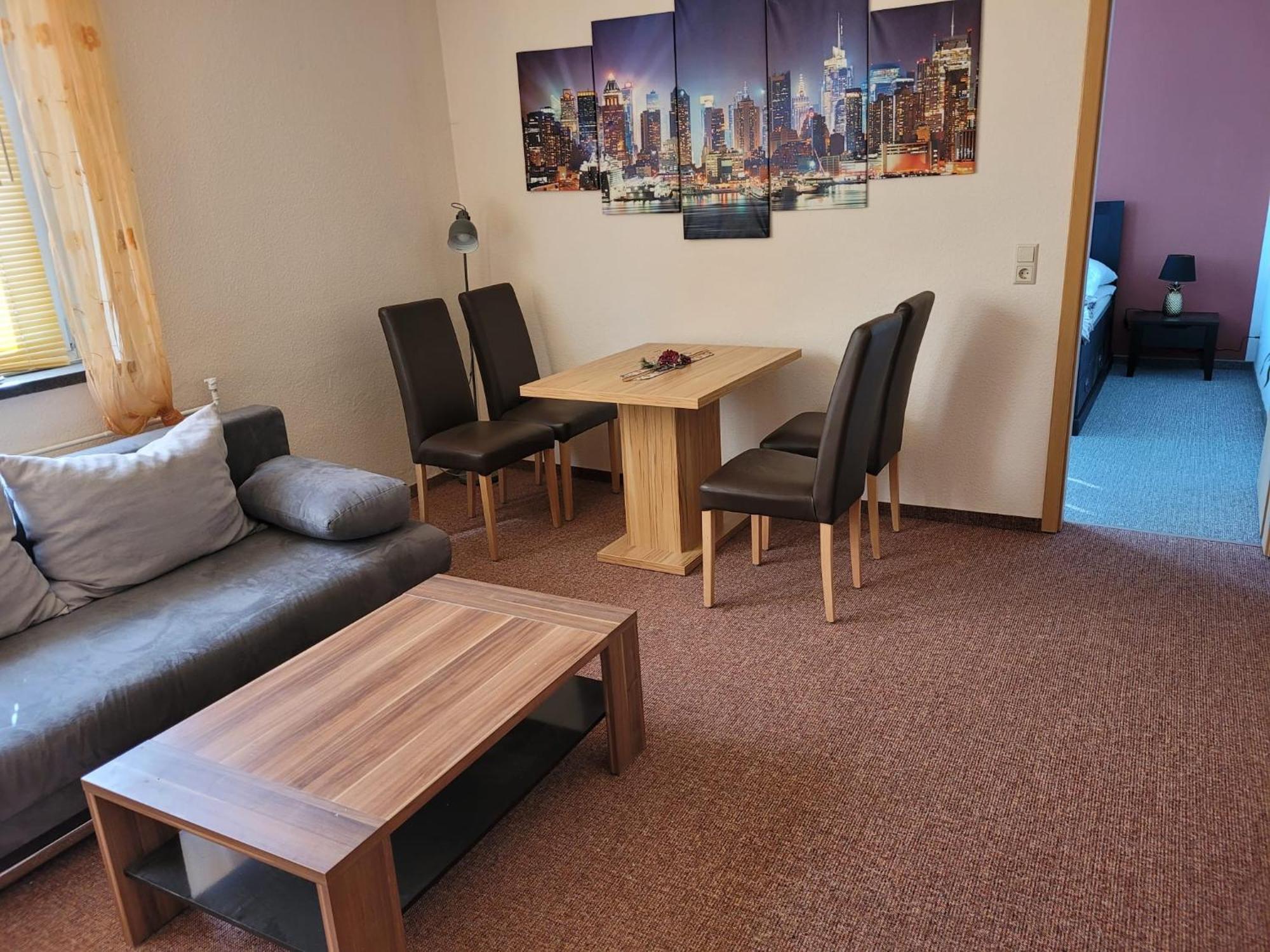 Apartment - Gaestewohnung - Unterkunft Monteure 켐니츠 외부 사진